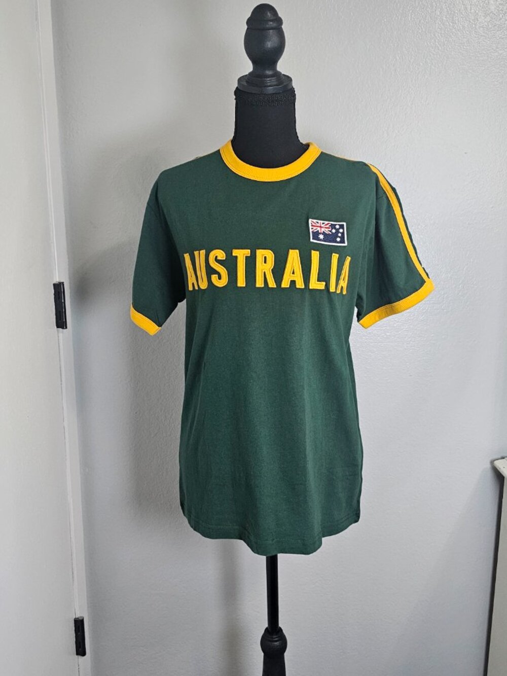 OZ Designs Australia Sports Green Yellow Womens Shirt Cotton Small Fit to Medium - Picture 2 of 8